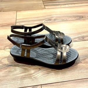 Kylyn Step Gold Metallic